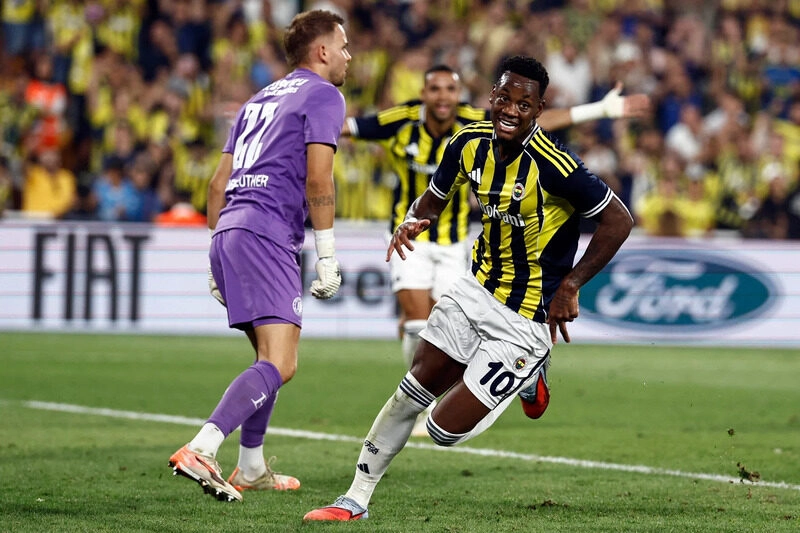 Fenerbahce vs Aston Villa - Đi dễ khó về